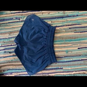 lululemon women's hotty hot shorts size 2 in blue